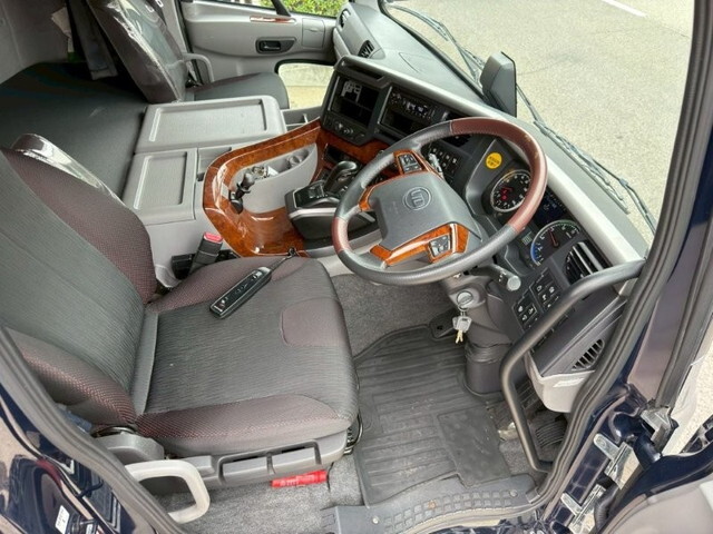 UDトラックスクオンアルミウイング大型（10t）[写真27]