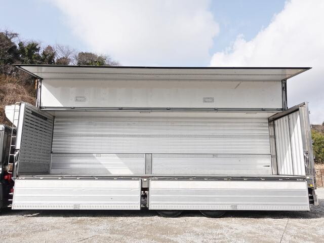 UDトラックスクオン冷蔵冷凍ウイング大型（10t）[写真11]