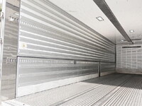 UDトラックスクオン冷蔵冷凍ウイング大型（10t）[写真15]