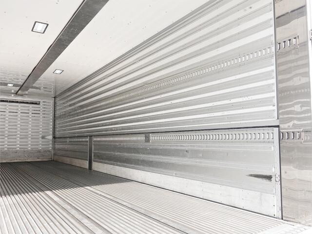 UDトラックスクオン冷蔵冷凍ウイング大型（10t）[写真15]