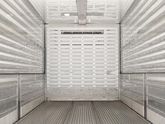 UDトラックスクオン冷蔵冷凍ウイング大型（10t）[写真16]