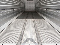 UDトラックスクオン冷蔵冷凍ウイング大型（10t）[写真18]