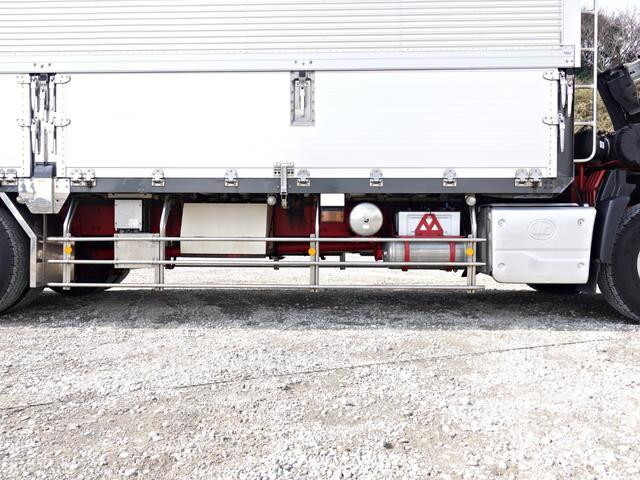 UDトラックスクオン冷蔵冷凍ウイング大型（10t）[写真20]