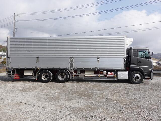 UDトラックスクオン冷蔵冷凍ウイング大型（10t）[写真06]