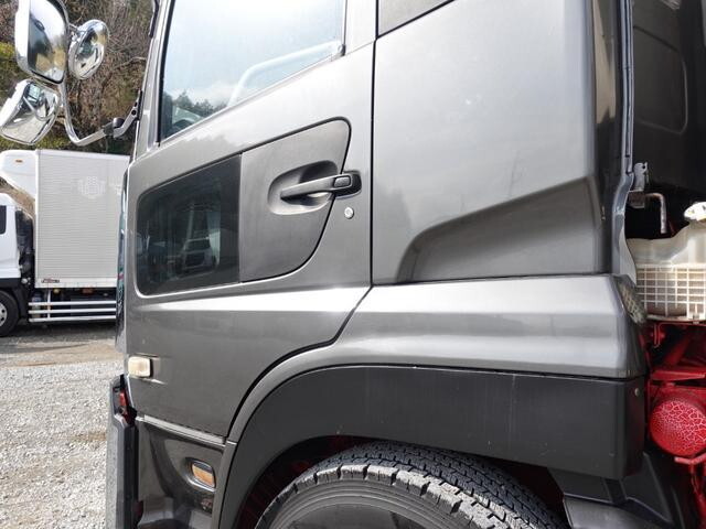 UDトラックスクオン冷蔵冷凍ウイング大型（10t）[写真09]