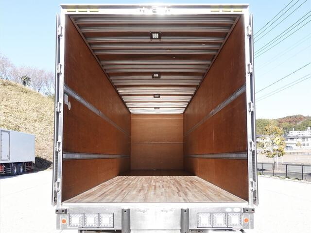 いすゞフォワードアルミバン中型（4t）[写真12]