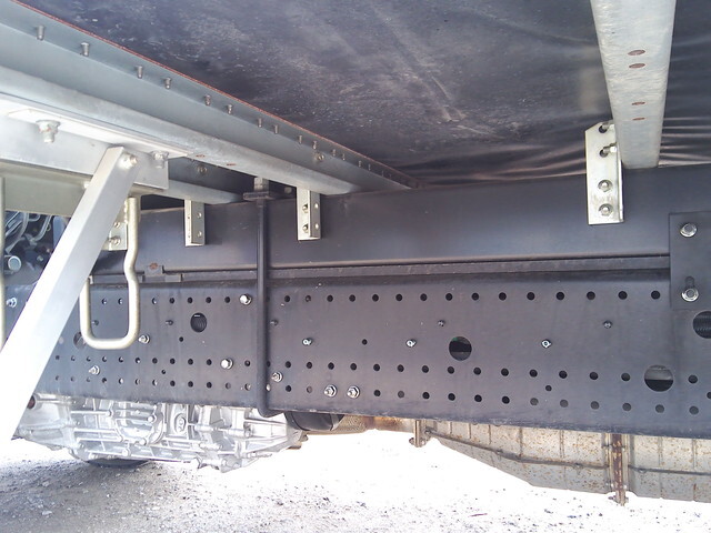 いすゞフォワードアルミバン中型（4t）[写真10]