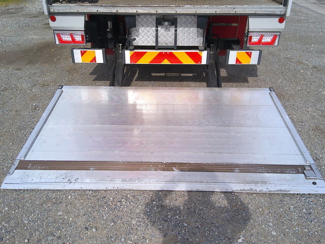 いすゞフォワードアルミバン中型（4t）[写真19]