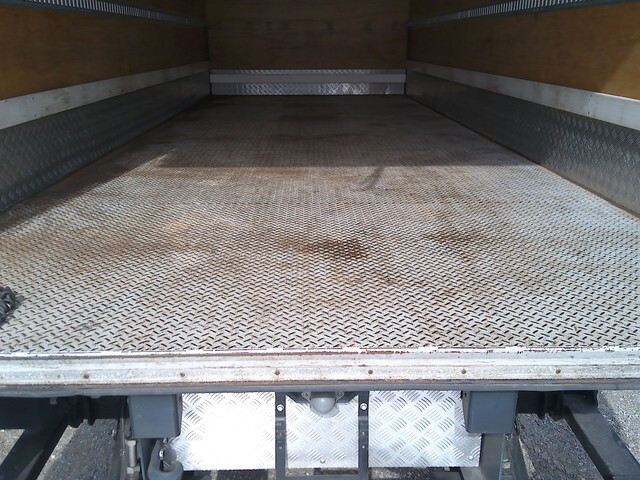 いすゞフォワードアルミバン中型（4t）[写真26]