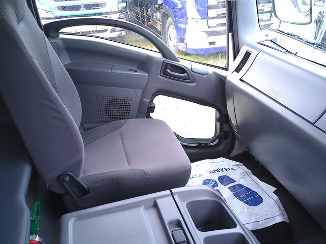 いすゞフォワードアルミバン中型（4t）[写真30]