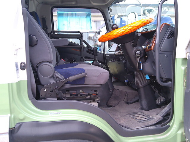 いすゞフォワードミキサー車（コンクリートミキサー）増トン（6t・8t）[写真22]