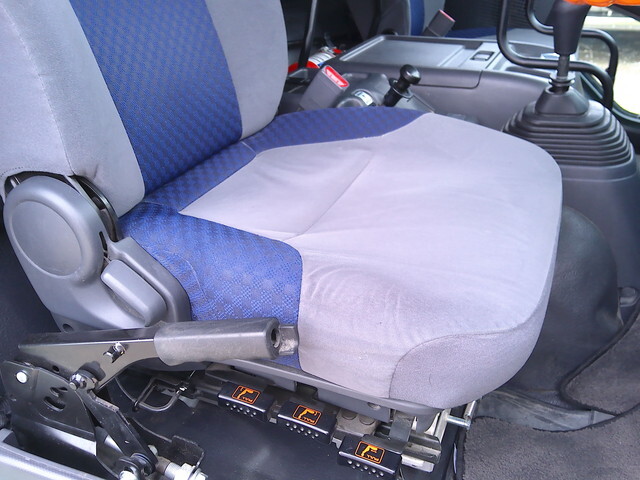 いすゞフォワードミキサー車（コンクリートミキサー）増トン（6t・8t）[写真23]