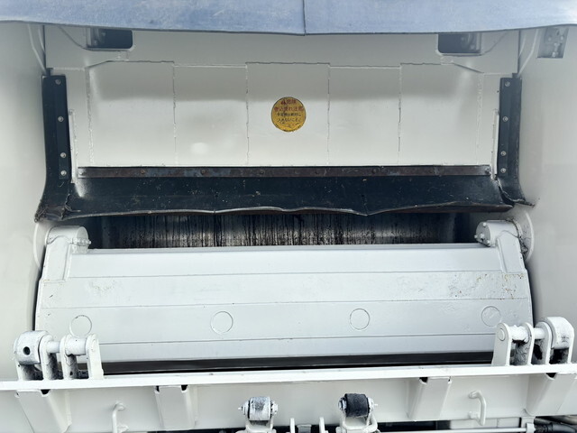 日野レンジャーパッカー車（塵芥車）中型（4t）[写真12]