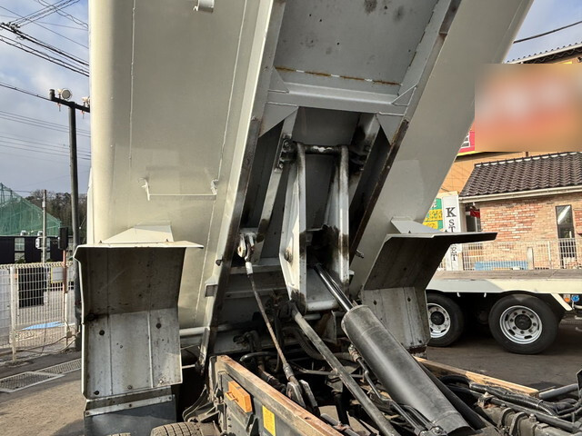 日野レンジャーパッカー車（塵芥車）中型（4t）[写真15]