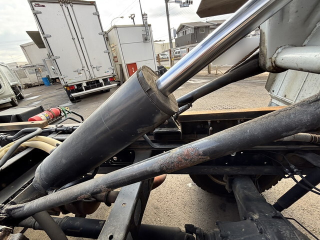 日野レンジャーパッカー車（塵芥車）中型（4t）[写真18]