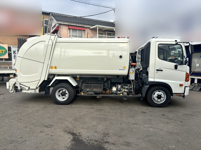 日野レンジャーパッカー車（塵芥車）中型（4t）[写真04]