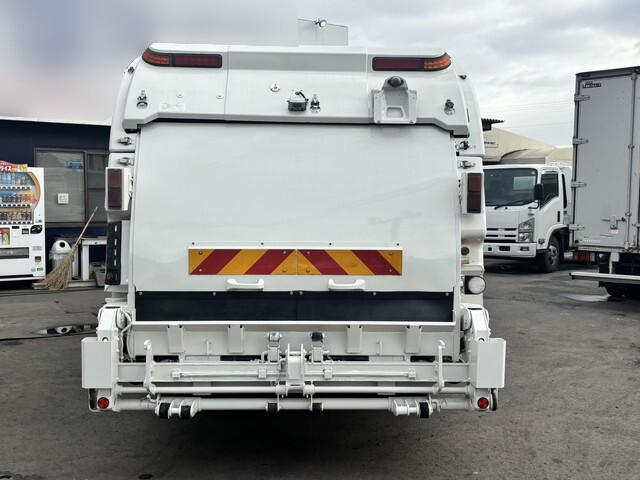 日野レンジャーパッカー車（塵芥車）中型（4t）[写真05]