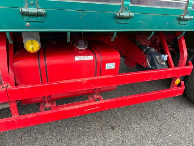 三菱ふそうファイター平ボディ増トン（6t・8t）[写真10]