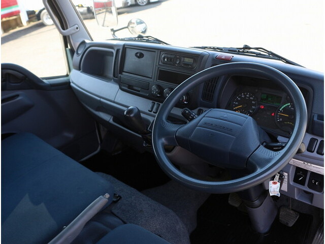 三菱ふそうキャンター平ボディ小型（2t・3t）[写真20]
