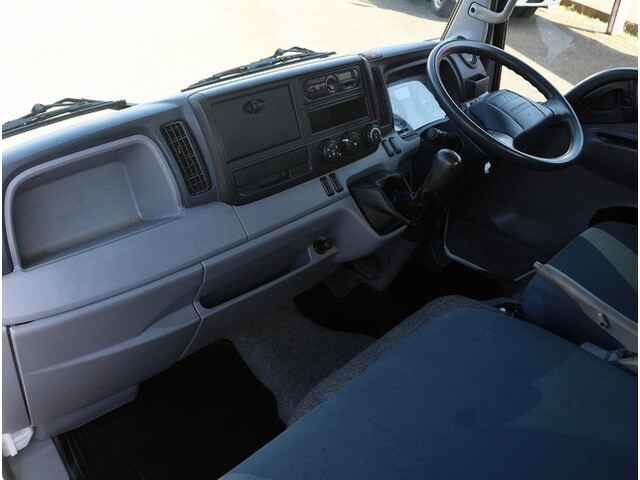 三菱ふそうキャンター平ボディ小型（2t・3t）[写真21]