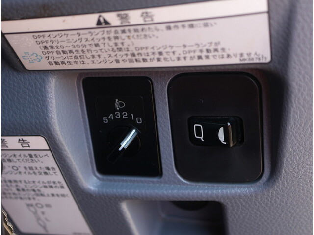 三菱ふそうキャンター平ボディ小型（2t・3t）[写真25]