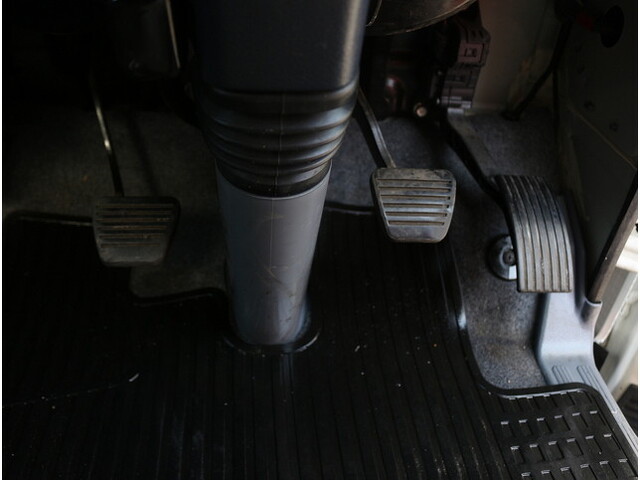 三菱ふそうキャンター平ボディ小型（2t・3t）[写真26]