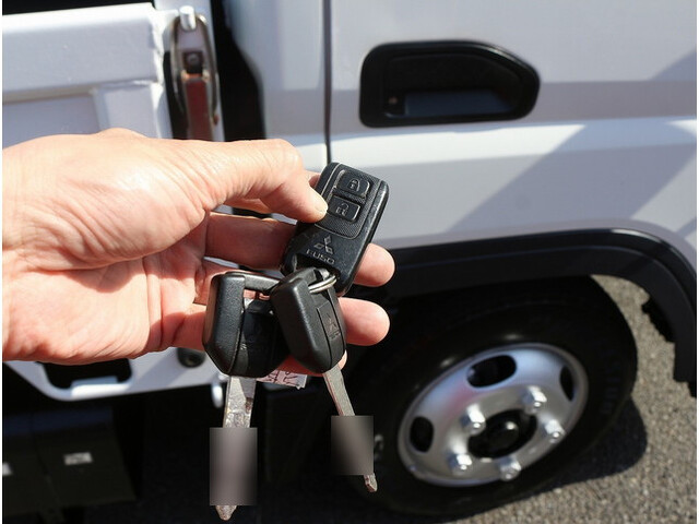 三菱ふそうキャンター平ボディ小型（2t・3t）[写真29]