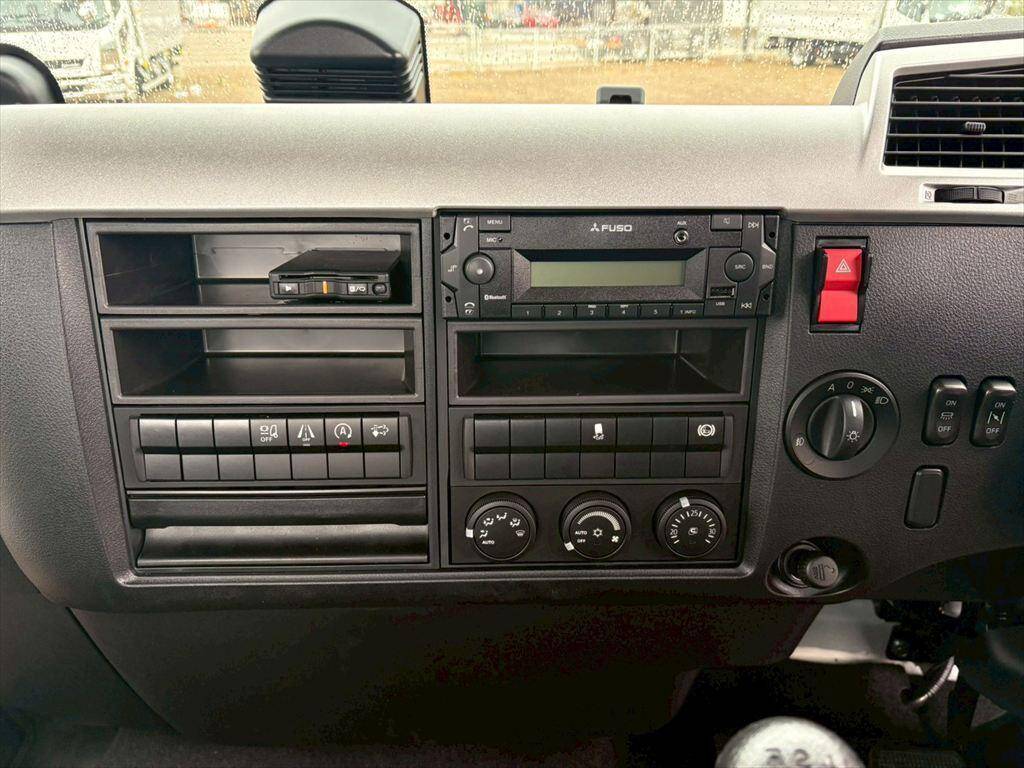 三菱ふそうファイター平ボディ中型（4t）[写真17]