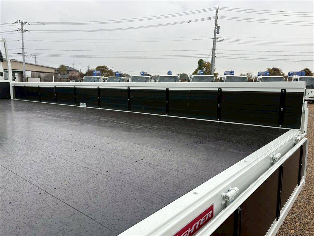 三菱ふそうファイター平ボディ中型（4t）[写真08]