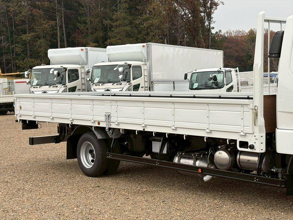 三菱ふそうファイター平ボディ中型（4t）[写真04]