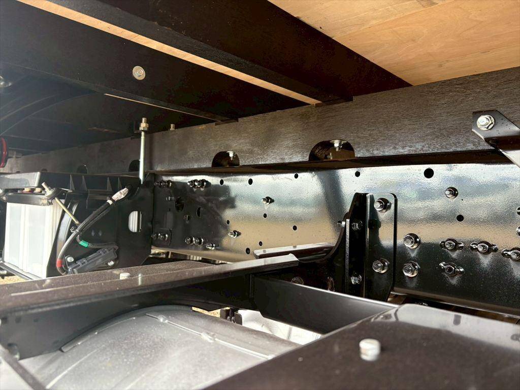 三菱ふそうファイター平ボディ中型（4t）[写真14]