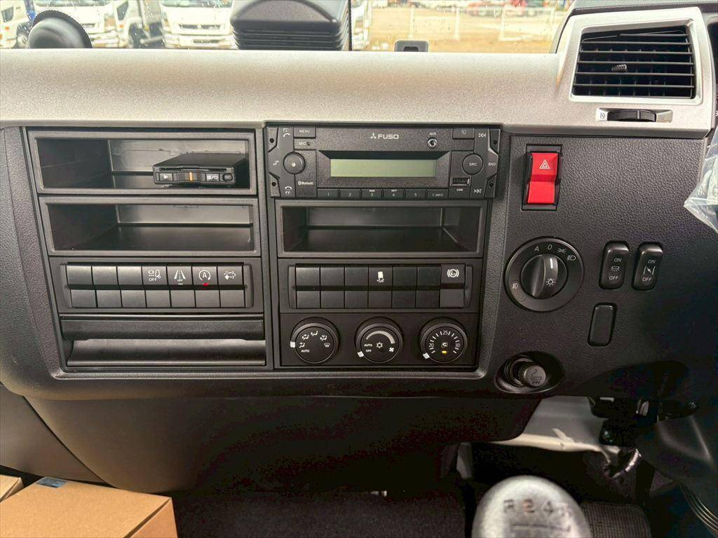 三菱ふそうファイター平ボディ中型（4t）[写真18]