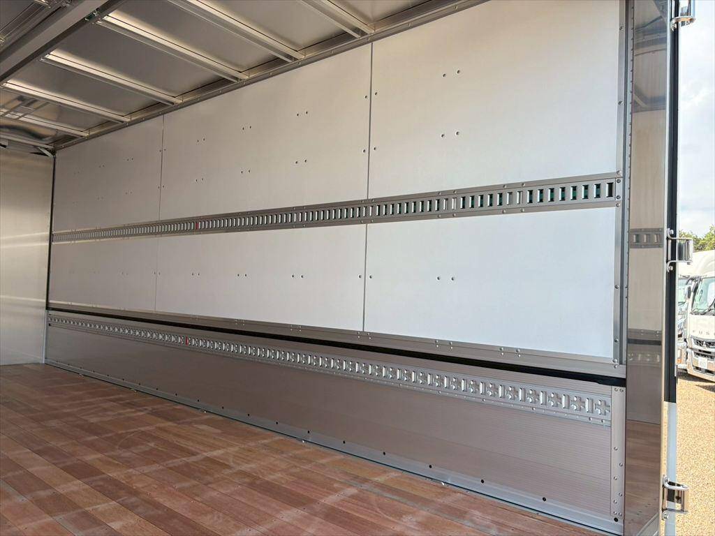 三菱ふそうファイターアルミウイング中型（4t）[写真10]