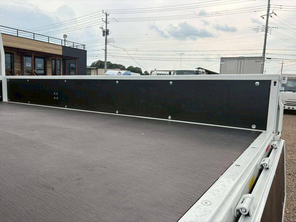 三菱ふそうキャンタークレーン4段小型（2t・3t）[写真09]