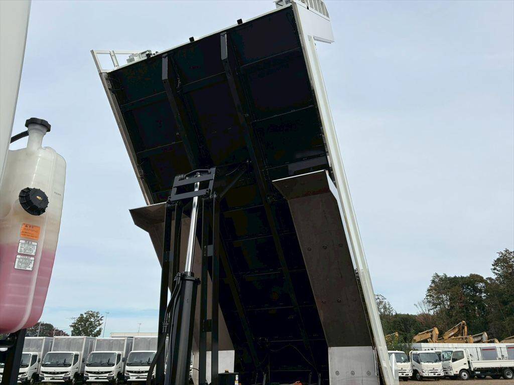 三菱ふそうスーパーグレートダンプ大型（10t）[写真11]