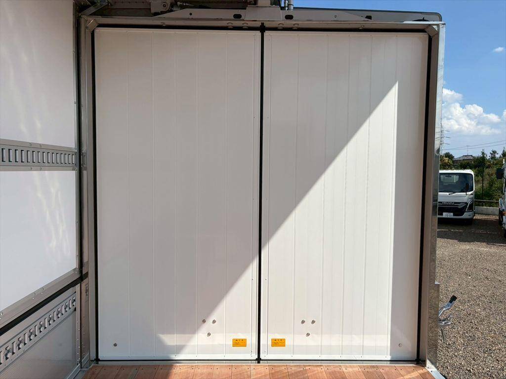 三菱ふそうファイターアルミウイング中型（4t）[写真13]