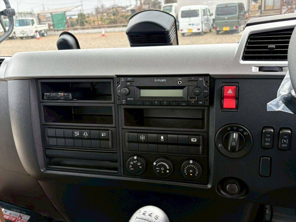 三菱ふそうファイターダンプ中型（4t）[写真21]