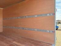 三菱ふそうキャンターアルミバン小型（2t・3t）[写真11]