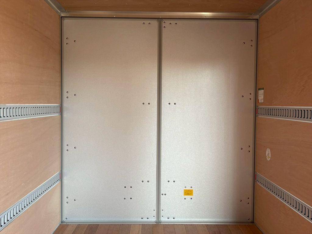 三菱ふそうキャンターアルミバン小型（2t・3t）[写真11]