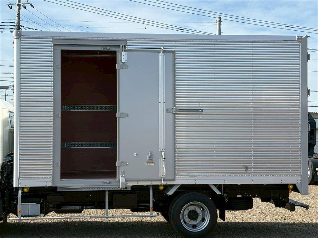三菱ふそうキャンターアルミバン小型（2t・3t）[写真12]