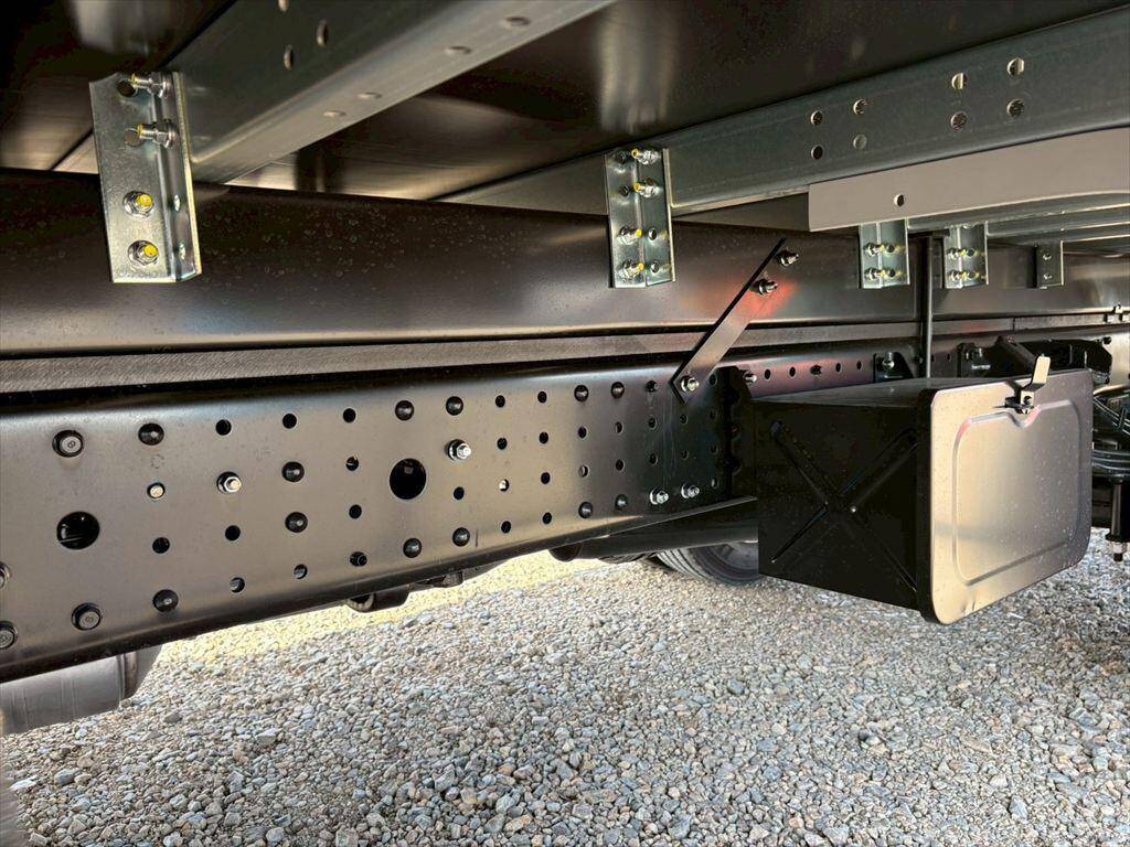 三菱ふそうキャンターアルミバン小型（2t・3t）[写真13]