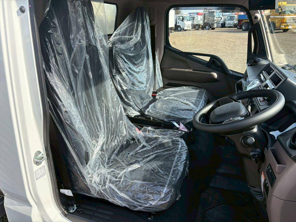 三菱ふそうキャンターアルミバン小型（2t・3t）[写真19]