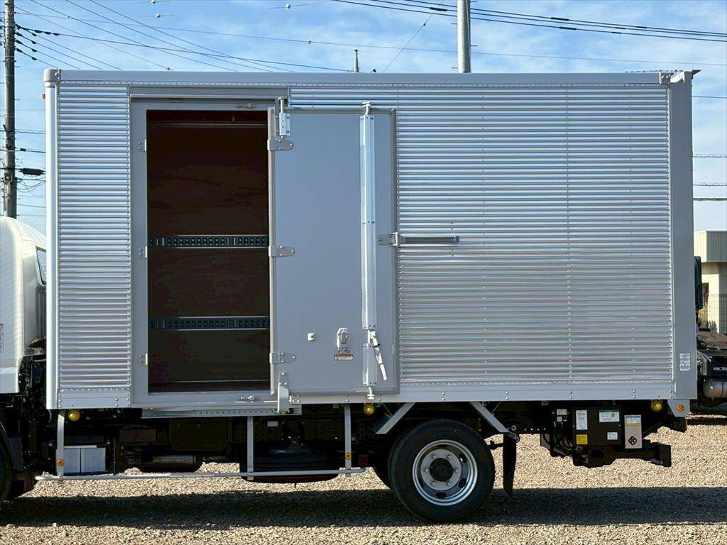 三菱ふそうキャンターアルミバン小型（2t・3t）[写真12]