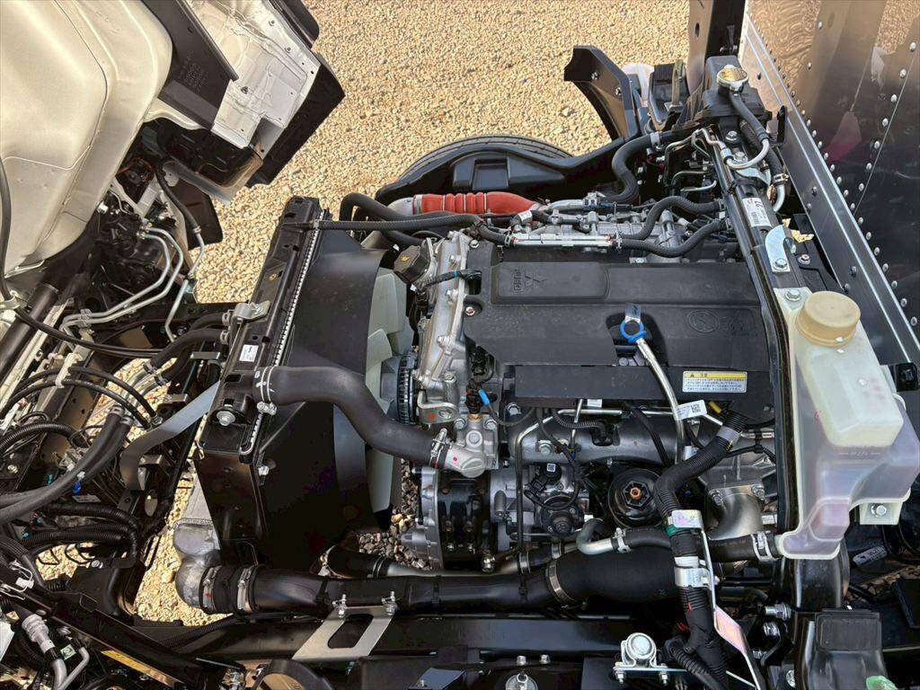 三菱ふそうキャンターアルミバン小型（2t・3t）[写真17]