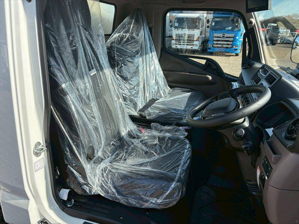 三菱ふそうキャンターアルミバン小型（2t・3t）[写真19]