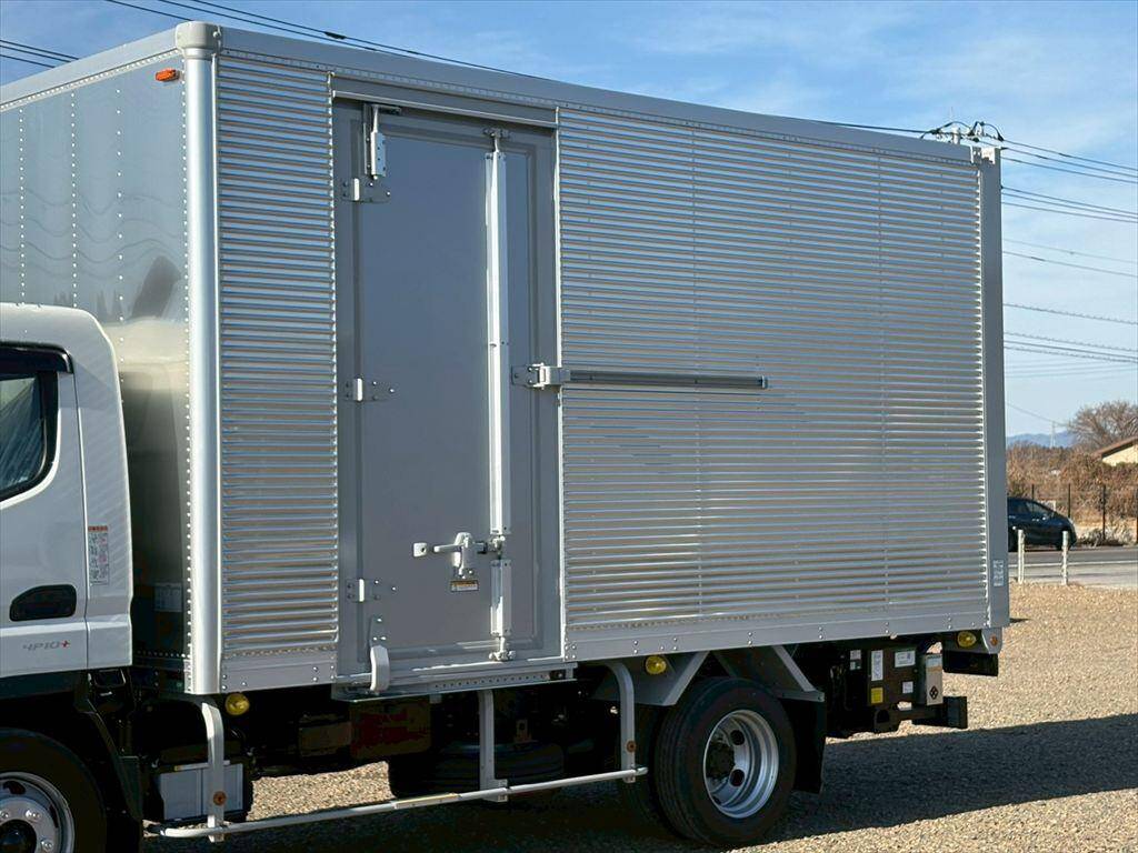 三菱ふそうキャンターアルミバン小型（2t・3t）[写真06]