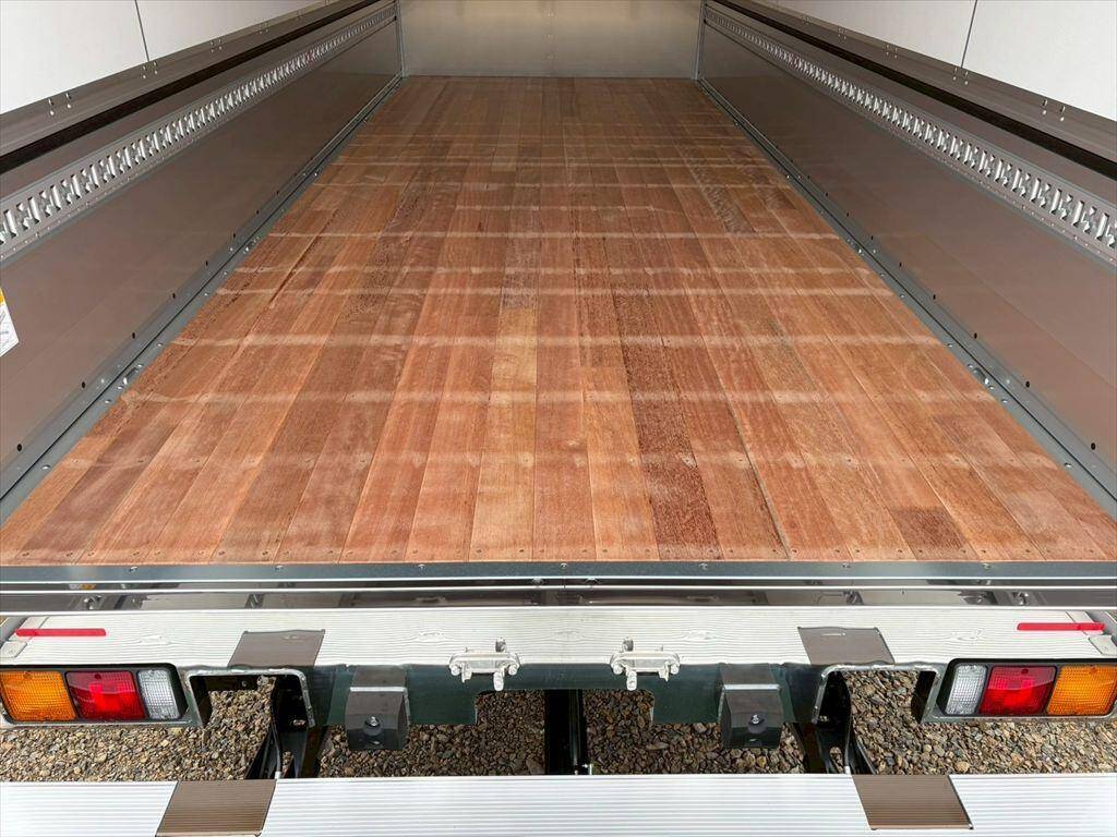 三菱ふそうファイターアルミウイング中型（4t）[写真07]