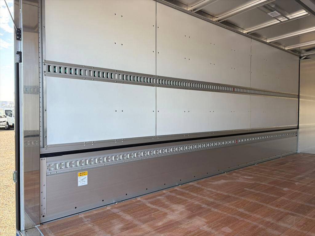 三菱ふそうファイターアルミウイング中型（4t）[写真09]