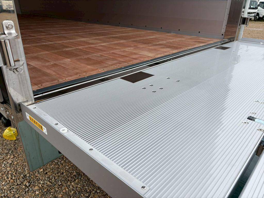 三菱ふそうファイターアルミウイング中型（4t）[写真13]