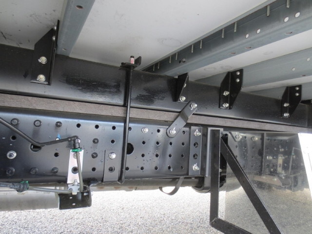 三菱ふそうキャンターアルミウイング小型（2t・3t）[写真10]